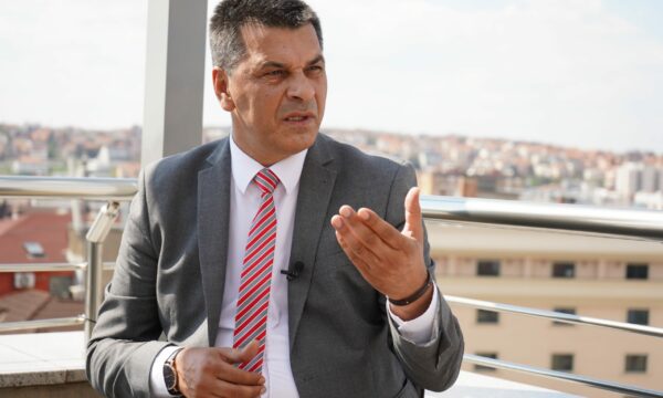 Kryeziu: VV-ja duhet të heqë vijat e kuqe, ta ftojë në tryezën e diskutimeve edhe Listën Serbe