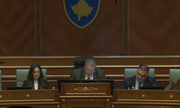 Dehari: Seanca konstituive vazhdon të martën nga ora 10:00