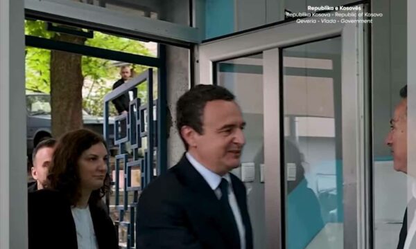 Kurti nga posta në Leposaviq: Ndoshta me ja çu nga një letër partive opozitare – votone Albulenën