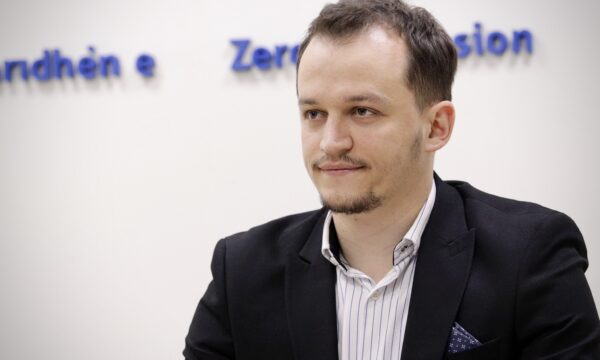 Cakolli: Deputetët do të paguhen rreth 750 euro për 39 minuta punë