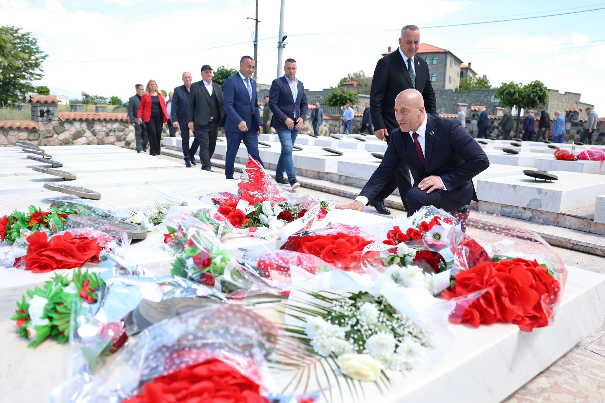 Haradinaj nderon heronjtë Arben dhe Luan Qerimaj: Ishte lufta e UÇK-së që krijoi aleancën me NATO-n dhe Amerikën