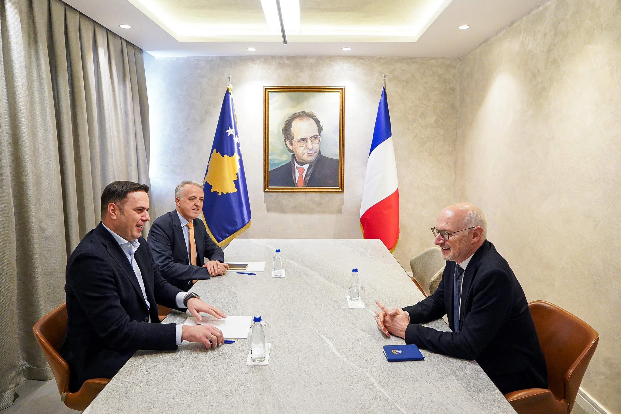 Lumir Abdixhiku ka pritur në takim ambasadorin e Francës në Kosovë, Olivier Guérot