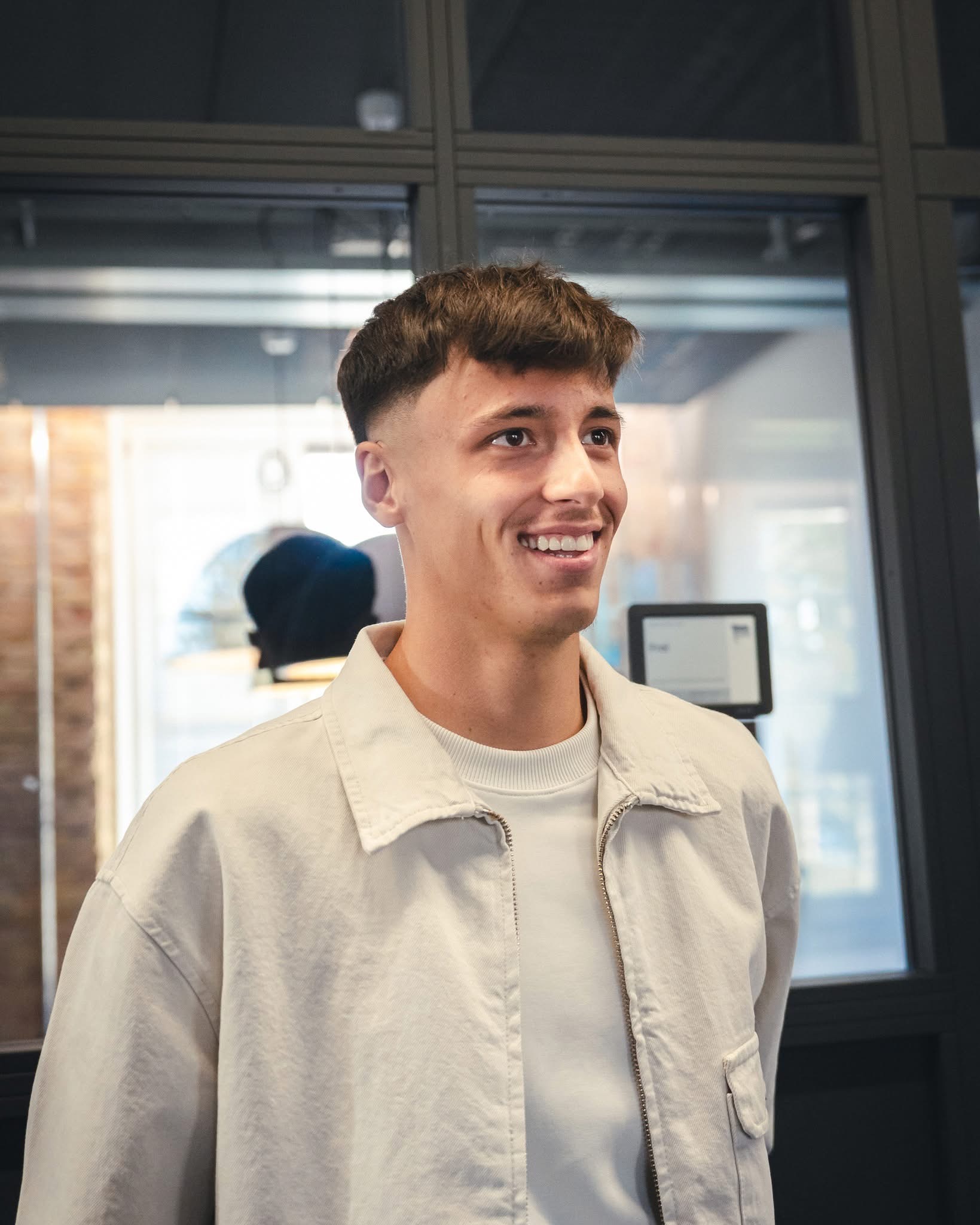 Llapjani Dion Ajvazi nënshkruan kontratë profesionale me këtë klub