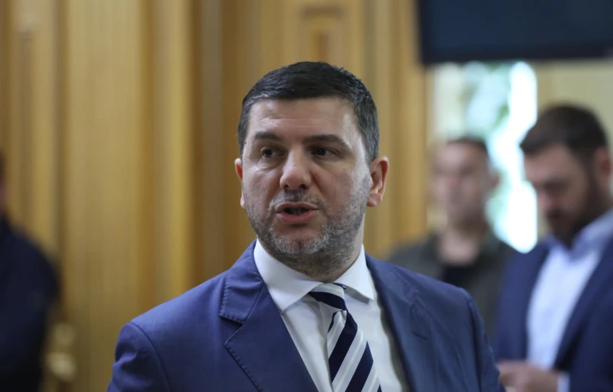 Krasniqi: Kurti po e konsideron më të rëndësishme Haxhiun sesa Kuvendin