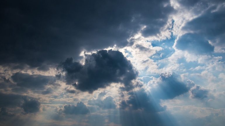 Moti sot: Me diell e vranësira, temperatura maksimale arrin deri në 24°C