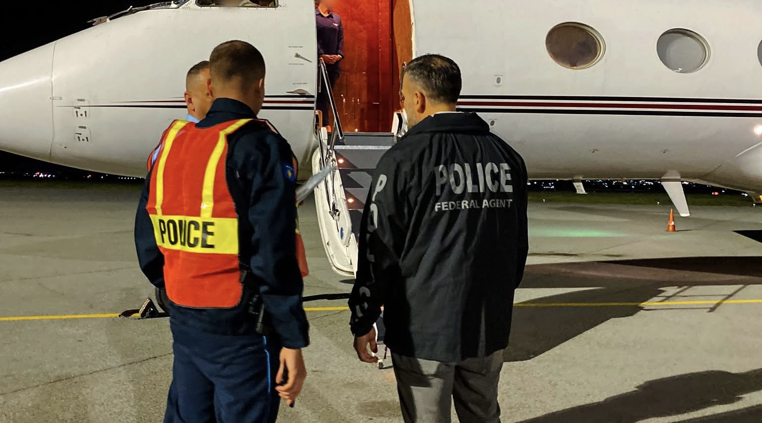 SHBA deporton me sukses migrantë të paligjshëm në bashkëpunim me Policinë e Kosovës