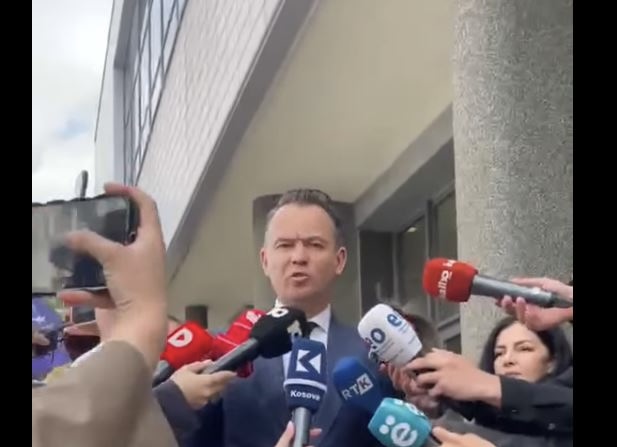 Peci: Guxo s’ka marrë ftesë nga presidentja, do të duhej të merrte, sepse jemi subjekt i regjistruar në KQZ