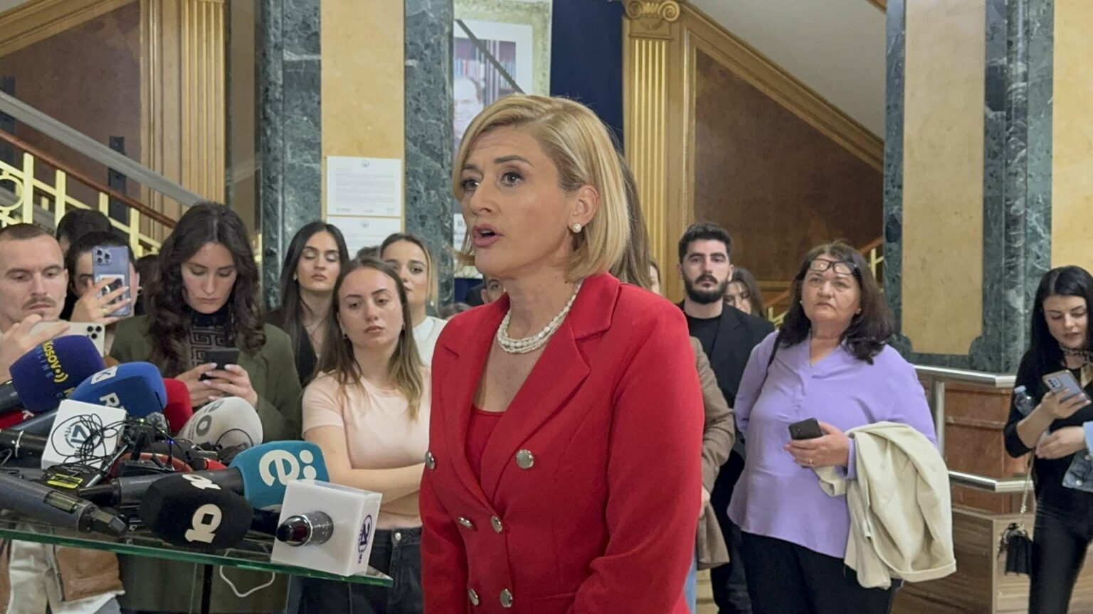 Kusari Lila: Besoj se Kurti do t’i përgjigjet pozitivisht ftesës së Osmani