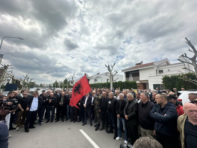 Kryetarja e Speciales në Kosovë, veteranët protestojnë kundër saj