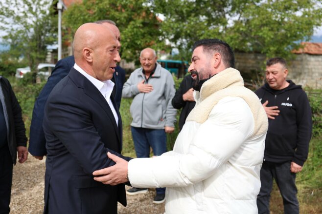 Haradinaj shkon për ngushëllime te Meda pas vdekjes së nënës së tij