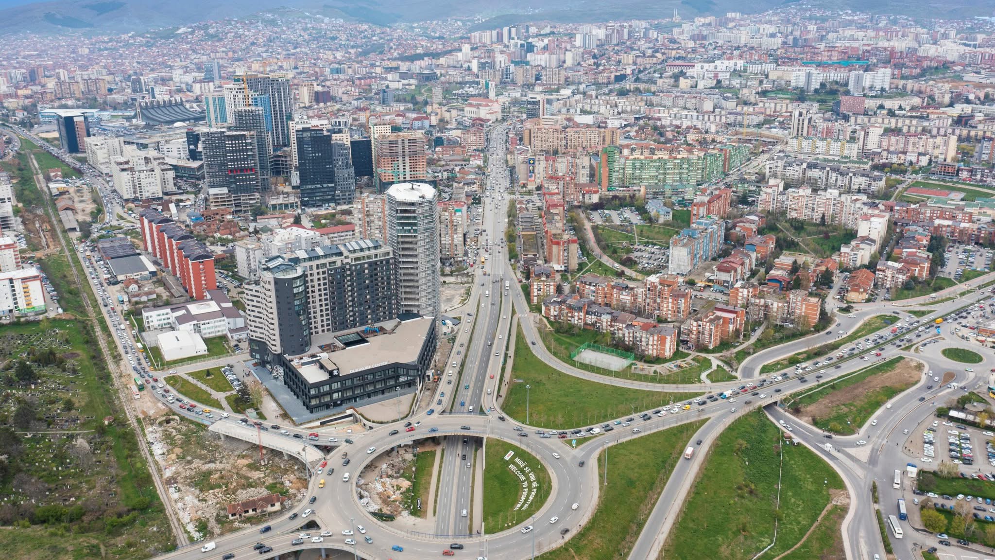 Prishtina në bllokadë, bizneset nesër mbyllin hyrjet kryesore