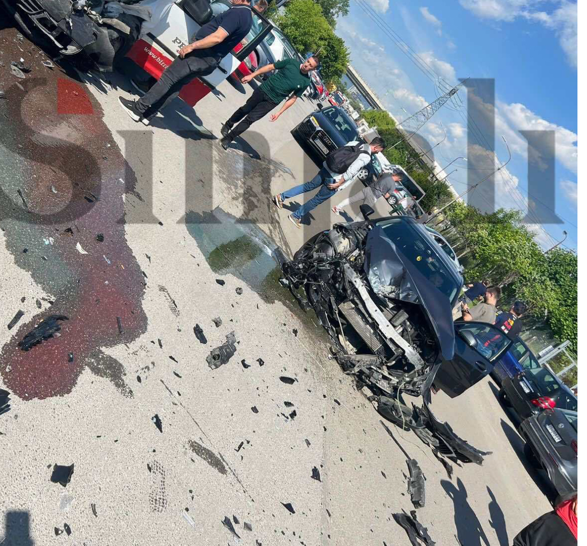 Aksident trafiku mes dy automjeteve në Zonën Industriale në Prishtinë