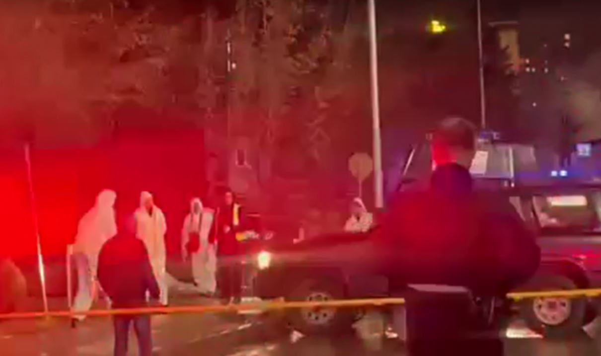 Një person gjendet pa shenja jete në Fushë Kosovë, policia e zjarrëfikësit në vend të ngjarjes