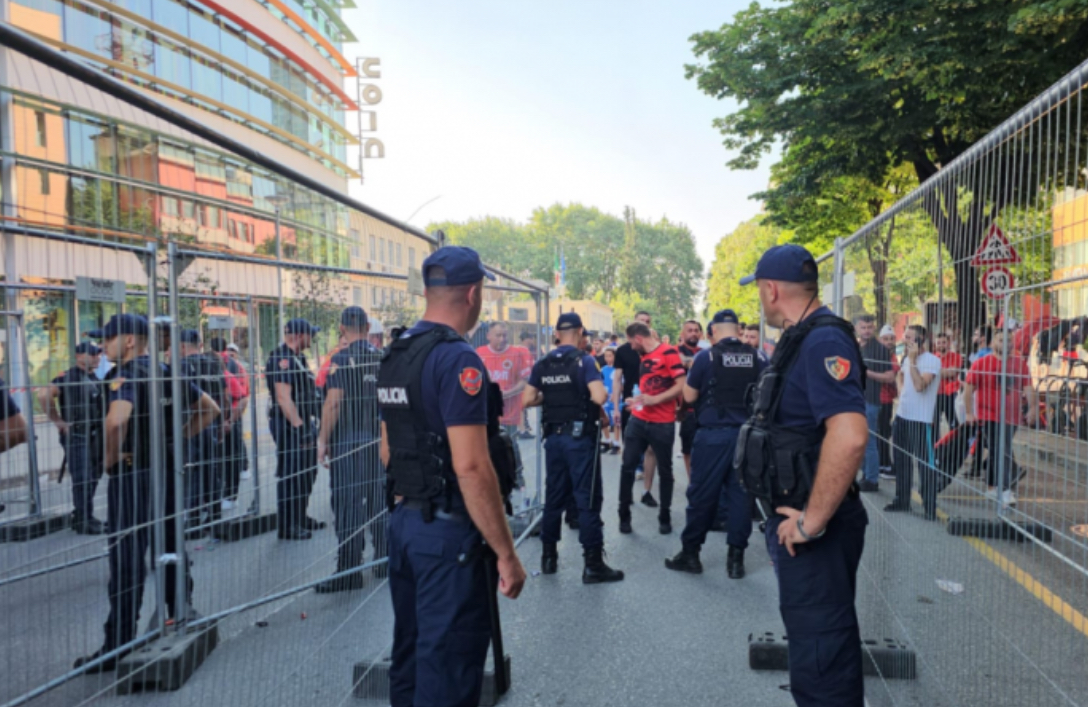 Tre të arrestuar e 12 nën hetim pas ndeshjes Shqipëri-Serbi