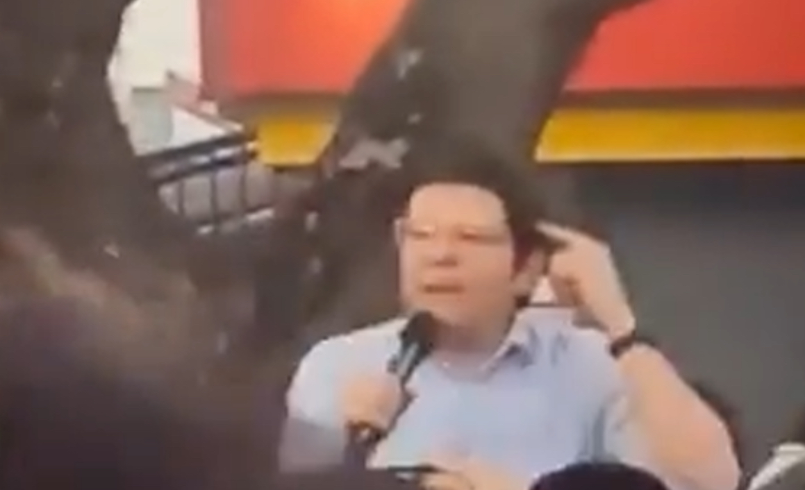 Momenti kur kandidati për President të Kolumbisë qëllohet me armë në kokë