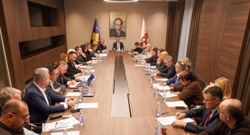 Kurtit i përgjigjen nga LDK: E ke uzurpuar zyrën e Kryeministrit pa pasur shumicë parlamentare dhe jashtë çdo norme kushtetuese