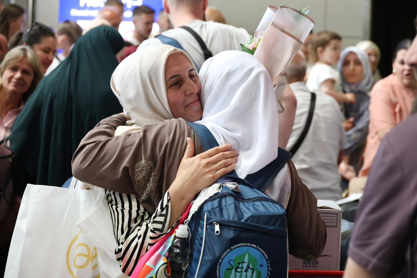 Mbërrin në Kosovë grupi i parë i haxhilerëve