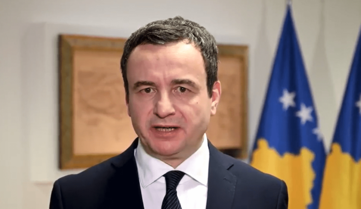 Kurti ia “huq” keq, deputeti e bën horë para të gjithëve