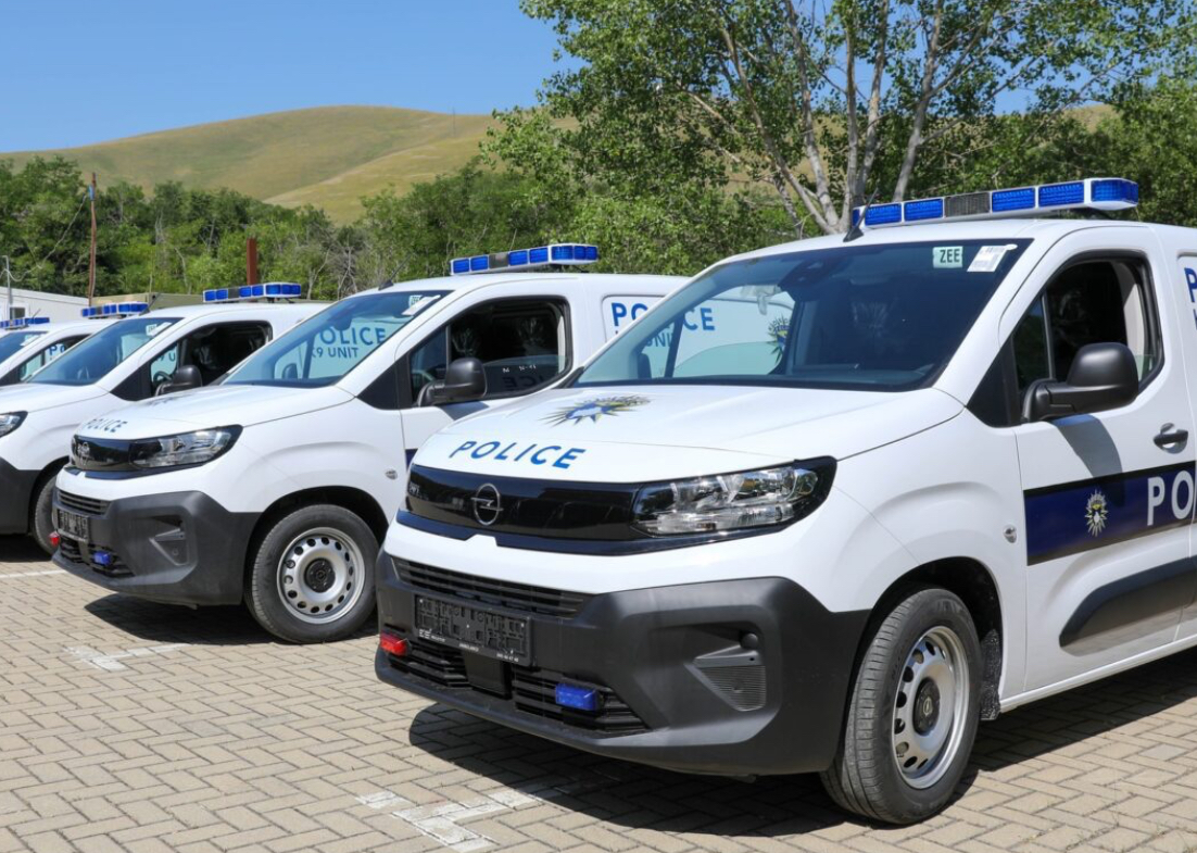 Policia e Kosovës pranon pesë automjete speciale nga partnerët ndërkombëtarë