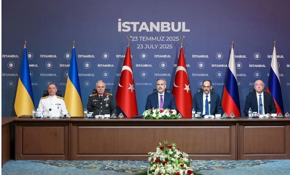 Ukraina e Rusia fillojnë bisedimet e paqes në Stamboll