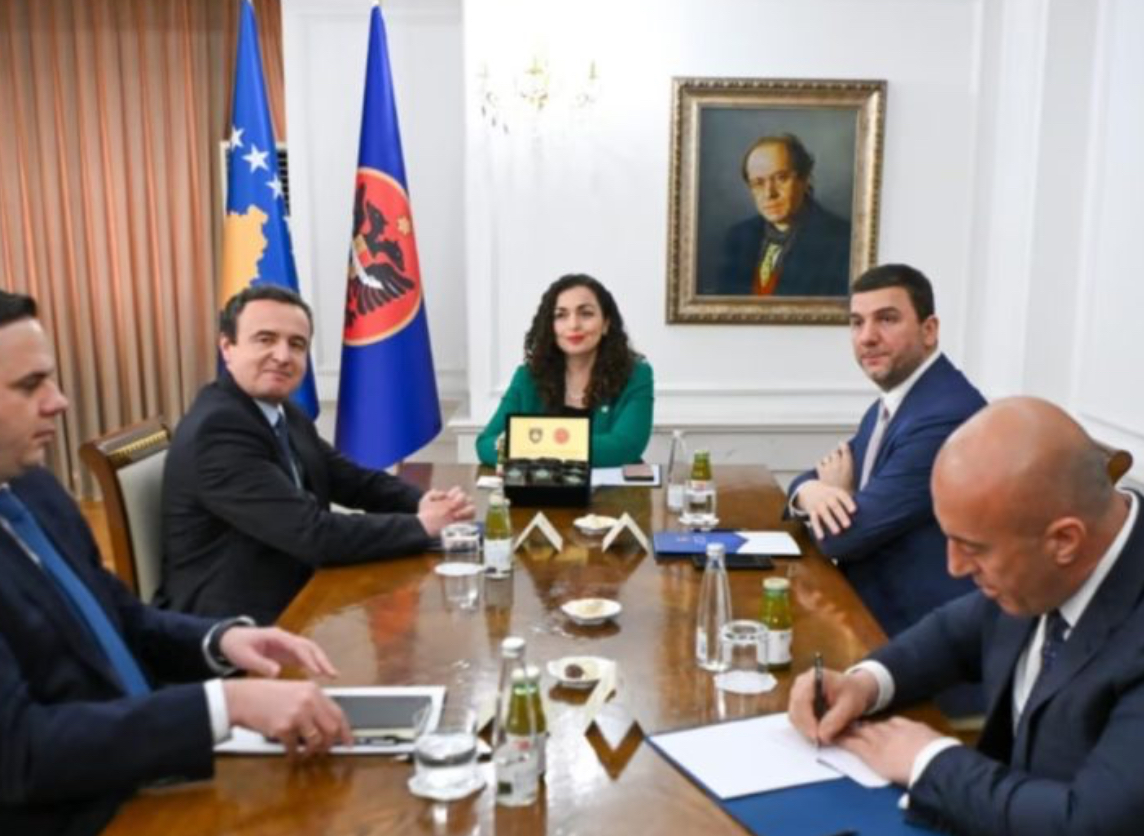 “Takime sy me sy”: Presidentja Osmani ndërron formatimin e takimeve me liderët, nesër i takon veç e veç