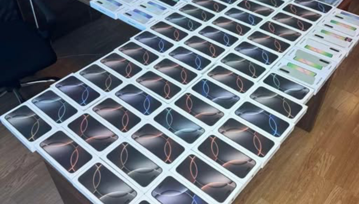 Dogana sekuestron telefona të kontrabanduar në vlerë mbi 64 mijë euro