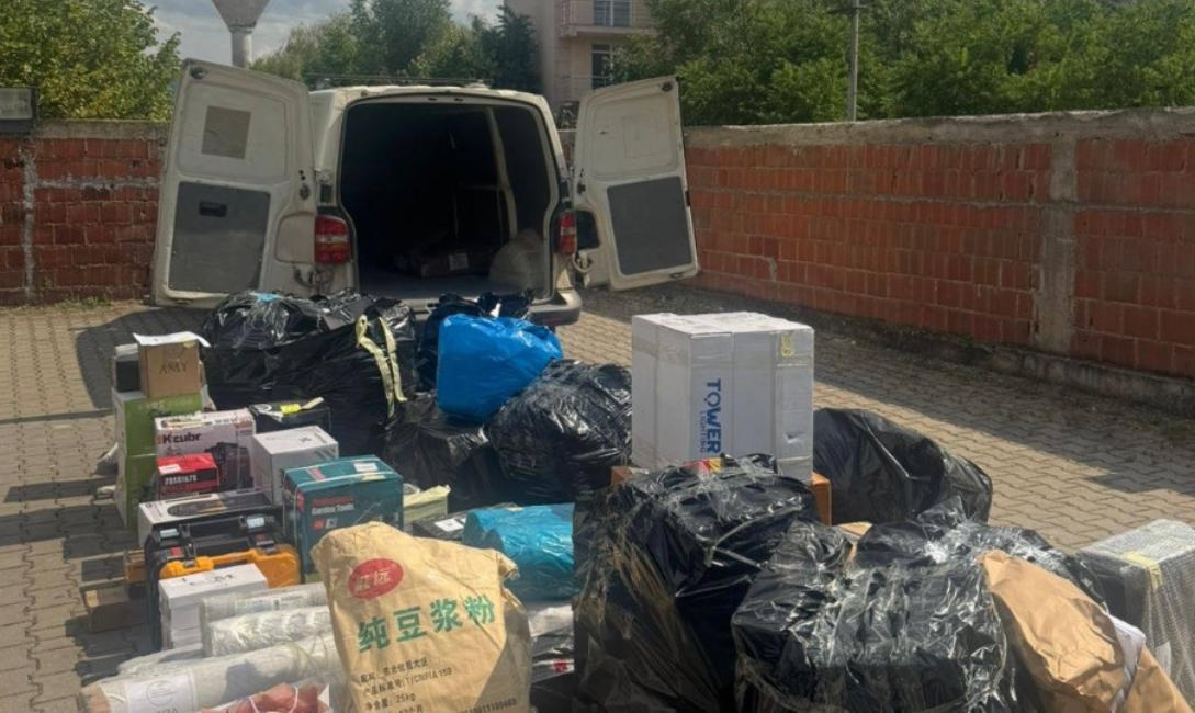 Ndalohet një furgon në Viti, u sekuestruan mallra në vlerë të 5 mijë eurove