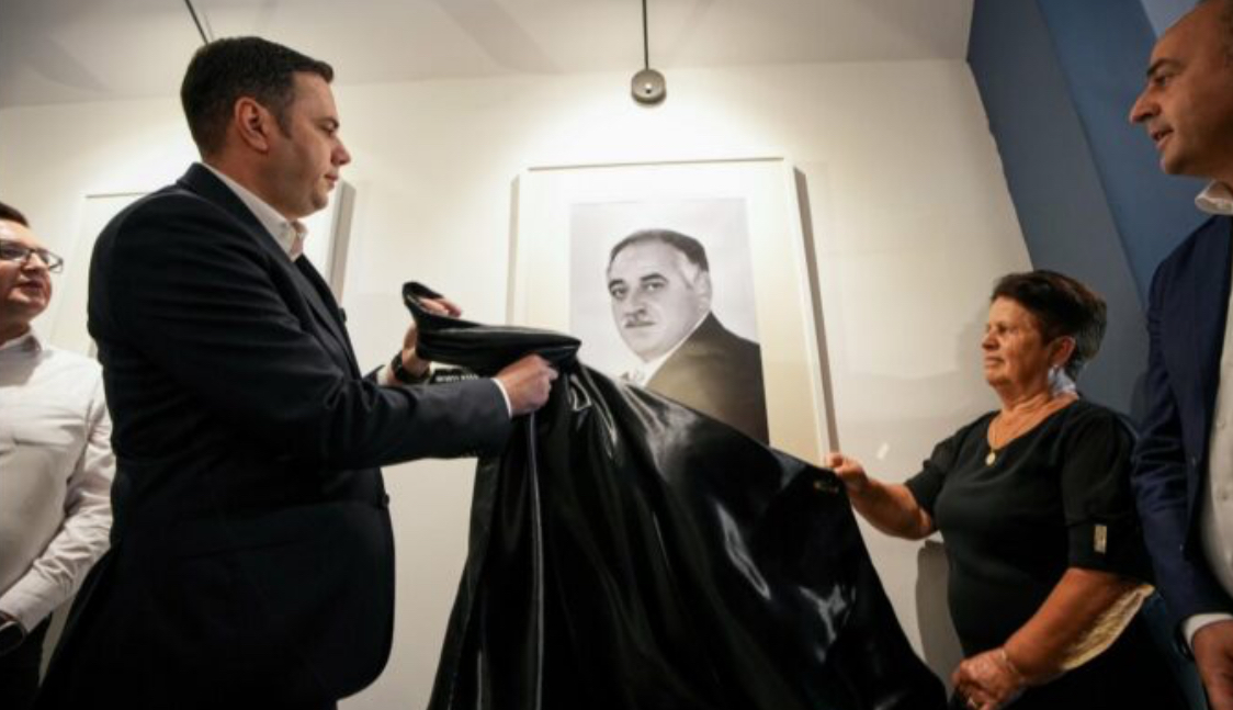 Në 25-vjetorin e vrasjes, LDK vendos në selinë e saj portretin e Shaban Manajt