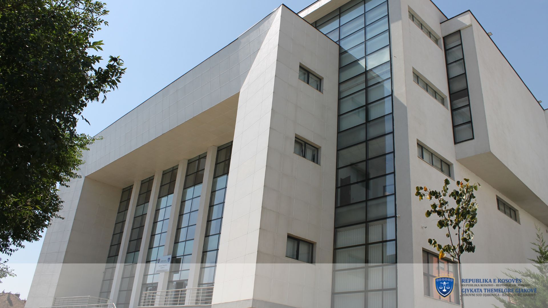 Dërgohen në arrest shtëpiak ish-zyrtarët e Komunës së Gjakovës, që keqpërdoren pozitën zyrtare