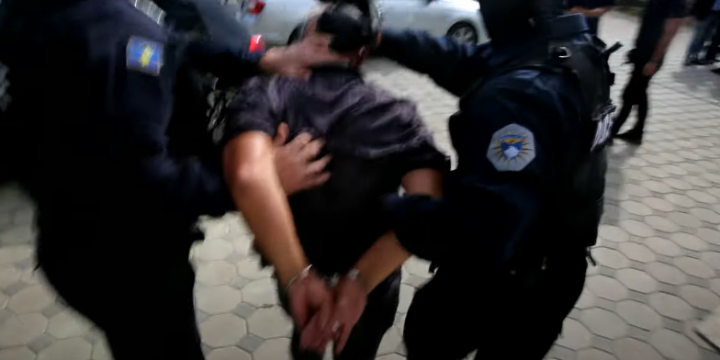 Arrestohen tre persona të dyshuar për disa raste vjedhjesh në Gjakovë