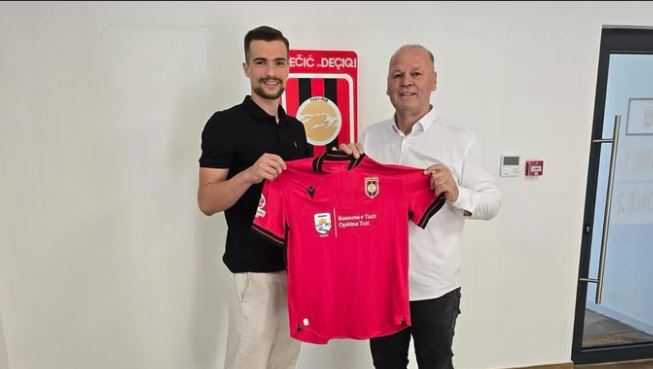 Djali i Nikollë Nikprelajt nënshkruan me skuadrën e njohur shqiptare