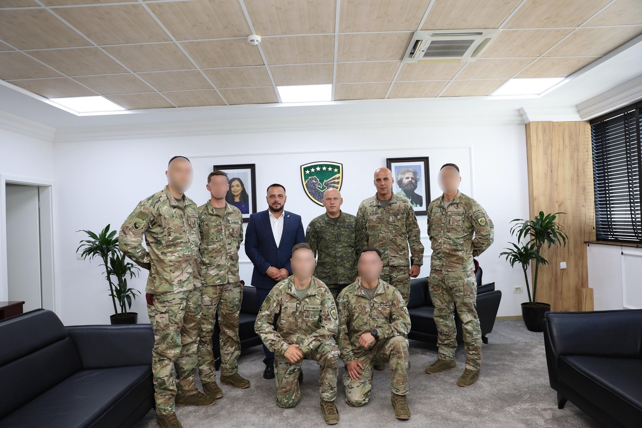 Maqedonci përgëzon ushtarët e FSK-së që kryen me sukses kursin kualifikues për forcat speciale