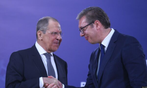 Vuçiq thotë se bisedoi me Lavrovin për Kosovën