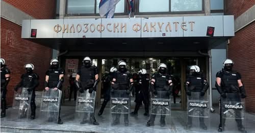 Skandal në Serbi: Qeveria e Vuçiçit shndërron universitetin në kazerme policore, 34 studentë në listën e zezë të dekanit të pushtetit