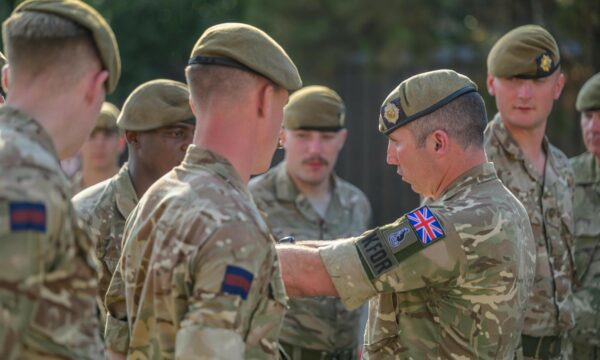 Kontingjent i forcave rezervë të NATO-s zbarkon në Kosovë – Garda Skoceze në mision stërvitor me KFOR-in