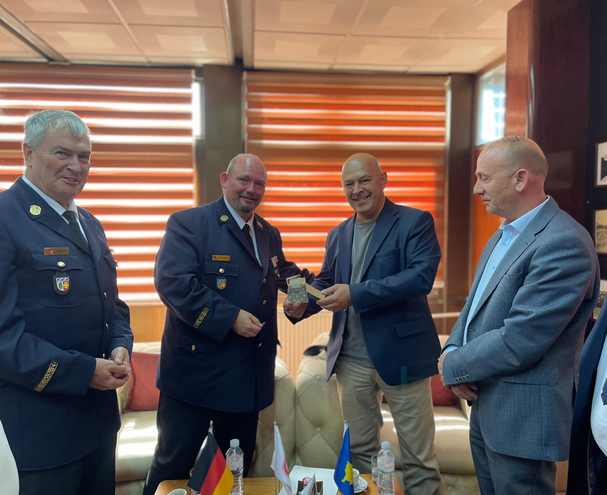 Dy drejtorë të Emergjencave nga Gjermania i shkojnë në zyre Ardian Gjinit për bashkëpunim