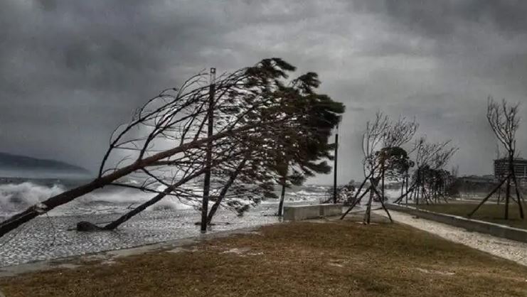 Shqipëria në “luftë” me motin e keq, erë, shi dhe stuhi