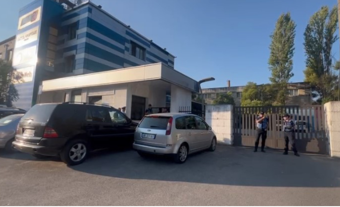Policia ndërhyn në ambientet e tri mediave në Shqipëri, reagon AGSh