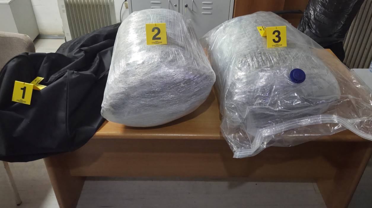 Kapen mbi 20 kg marihuanë në kufirin Kosovë–Shqipëri, s’ka të arrestuar