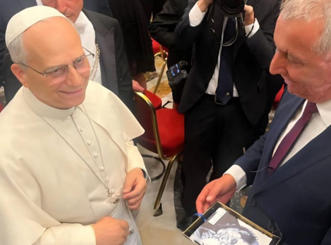 Anton Quni pritet nga Papa Leo XIV, i dhuron pikturën e Presidentit Rugova