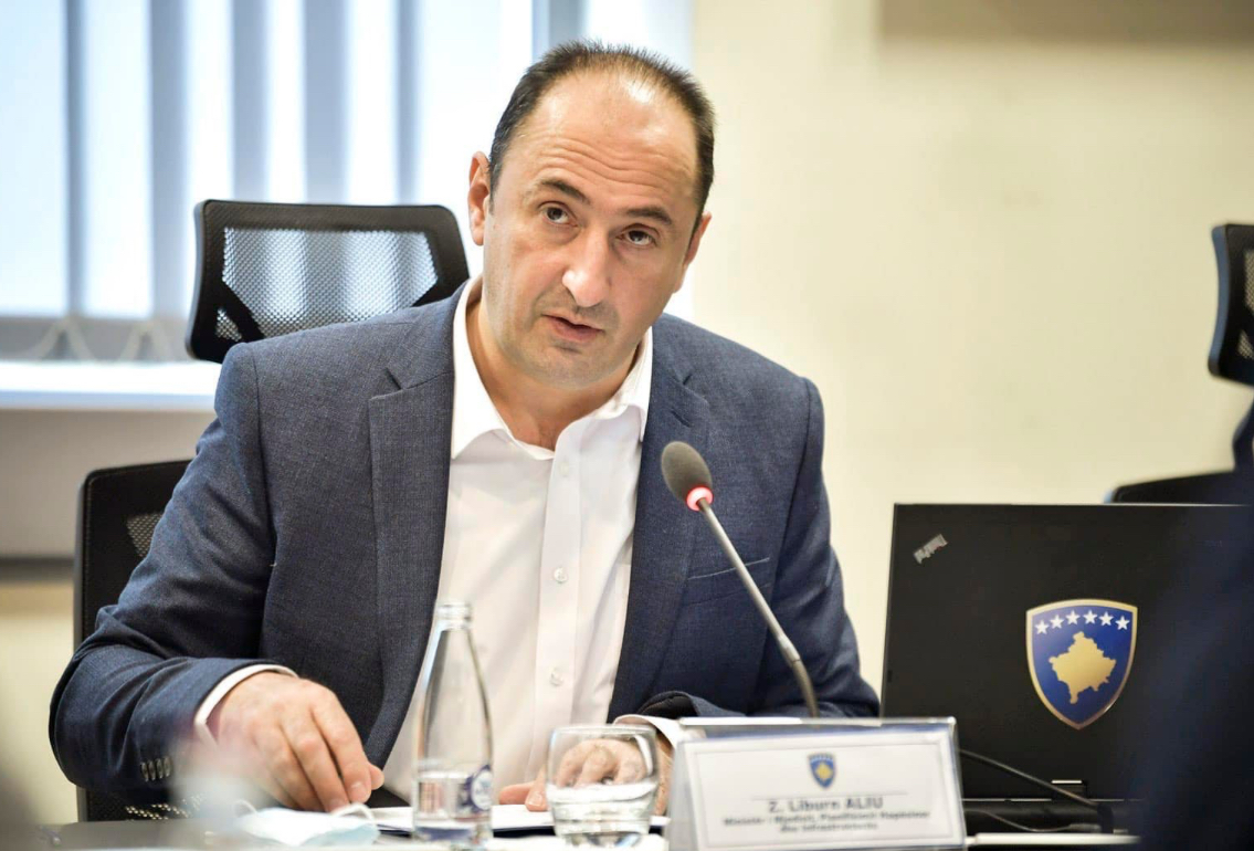 Bashkëthemeluesi i VV-së dorëhiqet nga Qeveria