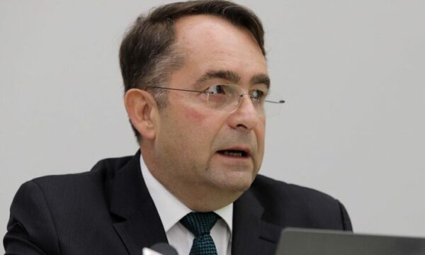 Ish-ambasadori Lulzim Peci: Bashkëpunëtorët e BIA-s kapen dhe dënohen