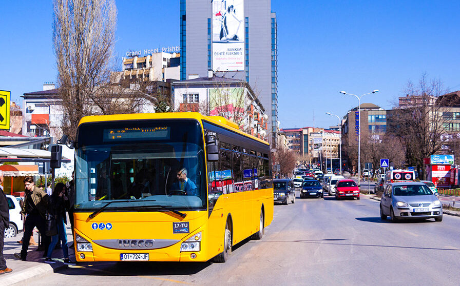 Qytetarët ankohen për vonesa në disa linja urbane në Prishtinë