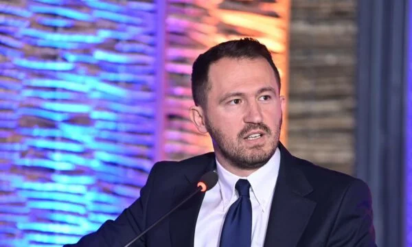 Krasniqi: Pasi s’u arrit shumica, mandatet t’i kthehen popullit – partitë të dakordohen për pesë çështje