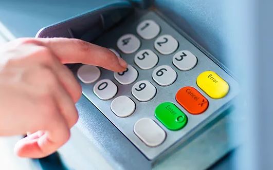 Qytetarët e Kosovës afro 7 miliardë euro i mbajnë në banka