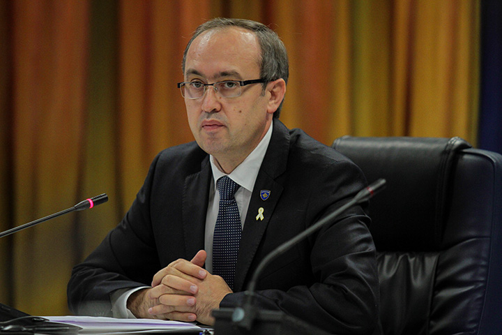 Hoti kritikon qasjen e LVV-së ndaj institucioneve: Vendi po rrëshqet në autokraci partiake