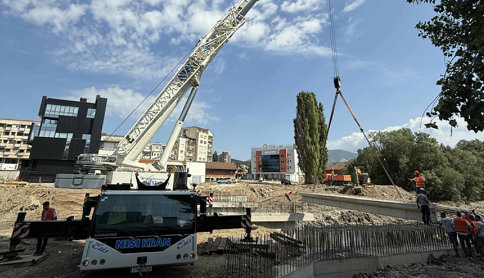 Nis vendosja e trajeve mbi lumin Ibër