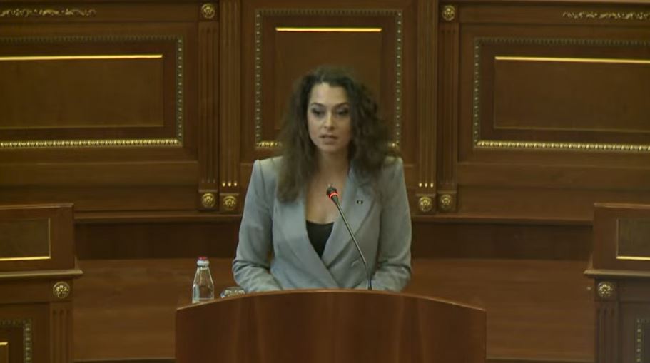 Kixa-Xhelili i reagon Haxhiut: Vendimi s’varej nga Llabani, dy nga gjyqtarët janë zgjedhur me vota tuaja