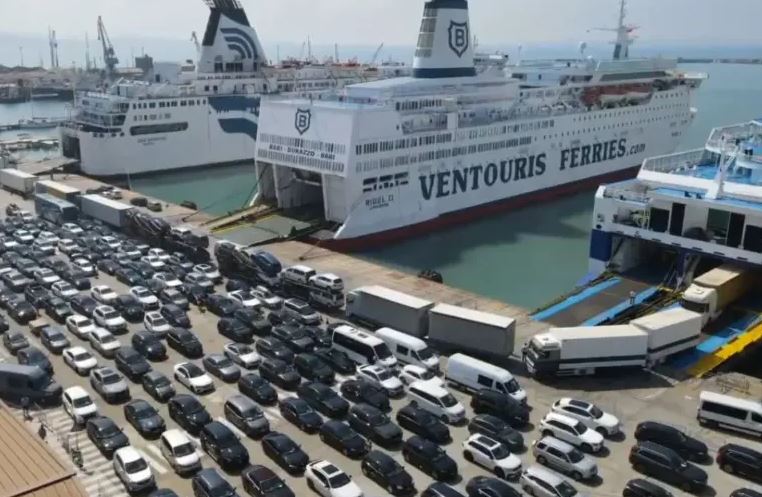 Fluks i lartë automjetesh në Portin e Durrësit, 30 mijë udhëtarë në vetëm pesë ditë