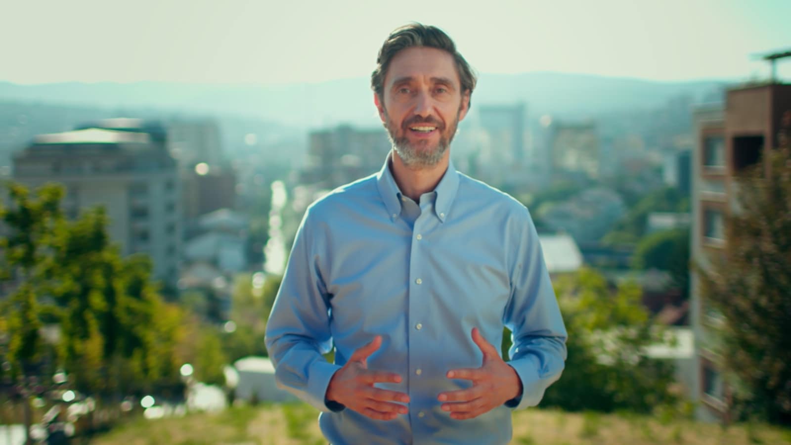 Uran Ismaili prezanton Listën për Asamblenë e Prishtinës: 70% kandidatë të rinj dhe mbi 40% gra